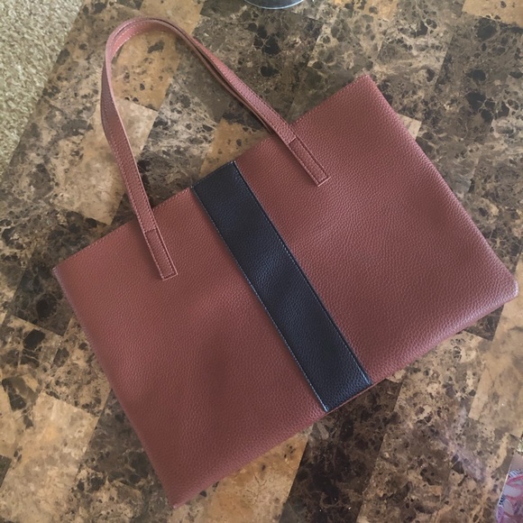Vince Camuto Handbags - Vince Camuto Vegan Leather Tote